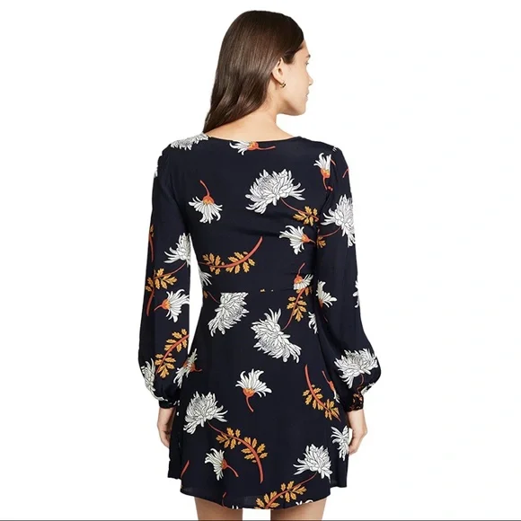 Cupcakes and Cashmere London Dress Size Small // Navy Floral Print Lace - Picture 3 of 8